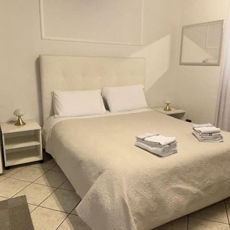 Apartamento Monolocale In Piazza Isolo Verona Exterior foto