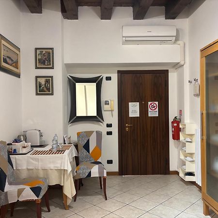 Apartamento Monolocale In Piazza Isolo Verona Exterior foto