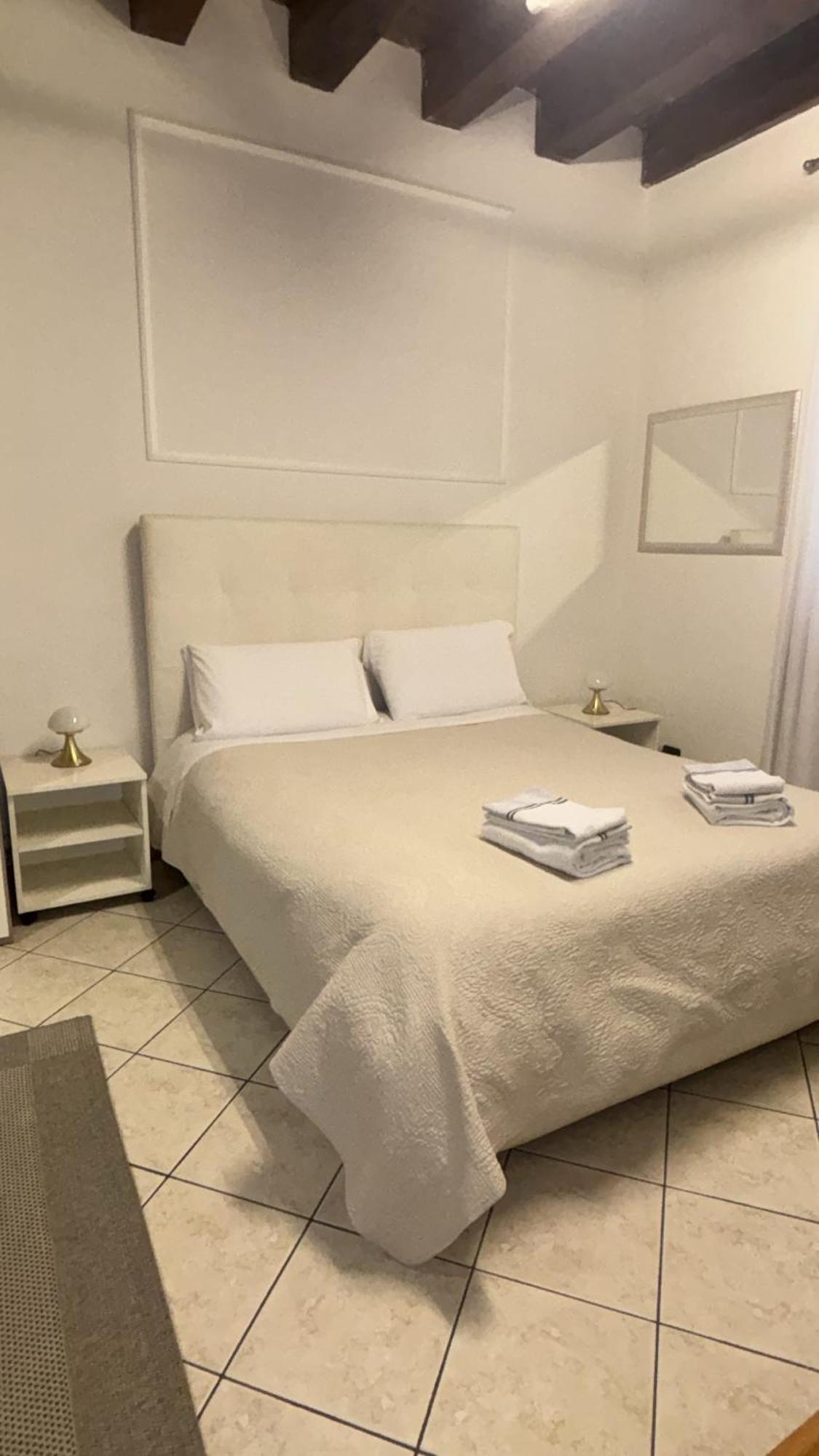 Apartamento Monolocale In Piazza Isolo Verona Exterior foto
