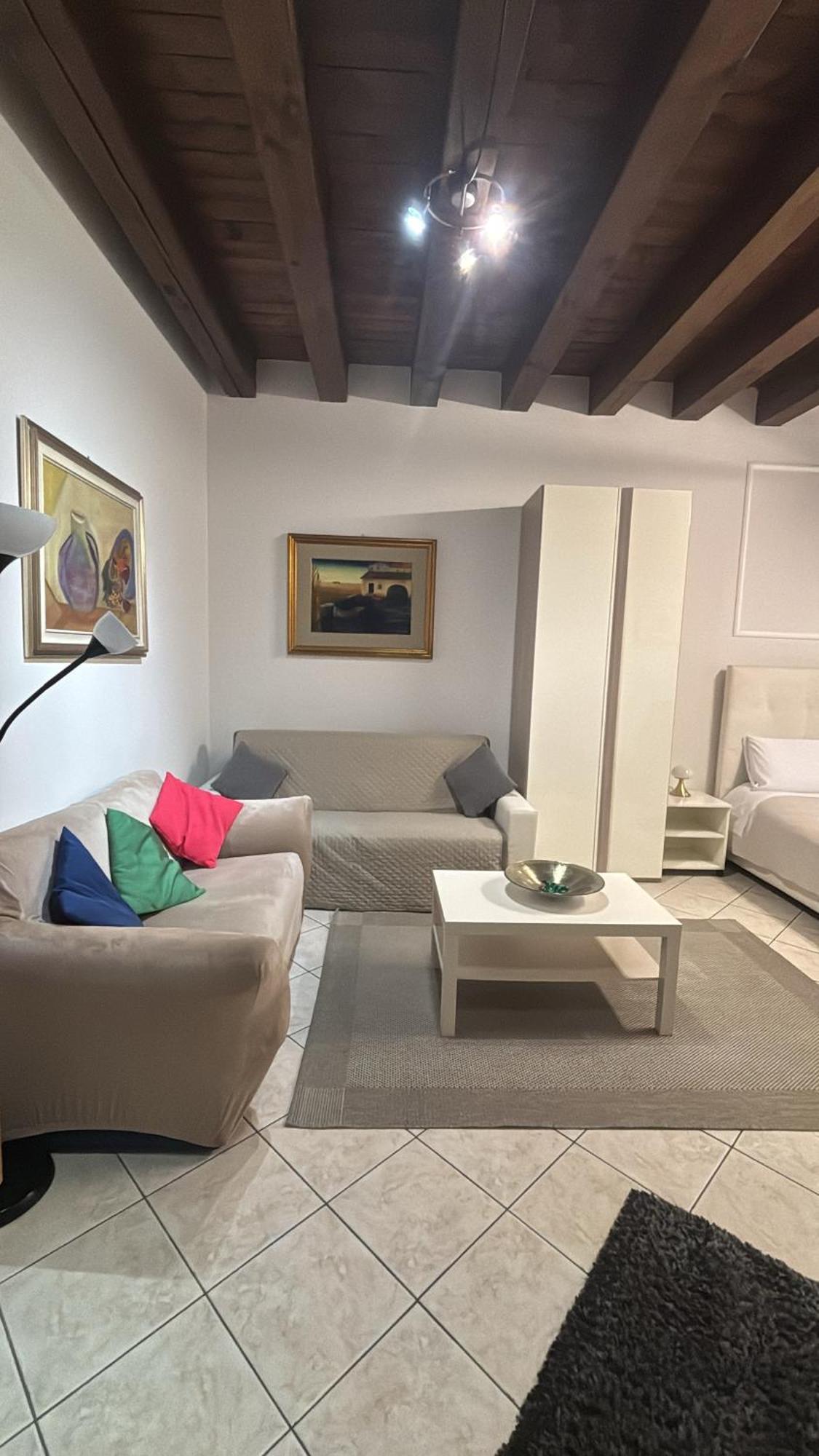 Apartamento Monolocale In Piazza Isolo Verona Exterior foto